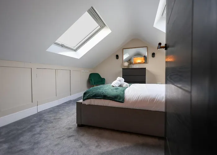 Σπίτι διακοπών Stunning Family With Hot Tub In Worsley Μάντσεστερ