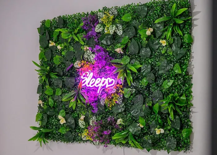 The Vibe & Play Hangout - Hot Tub Retreat