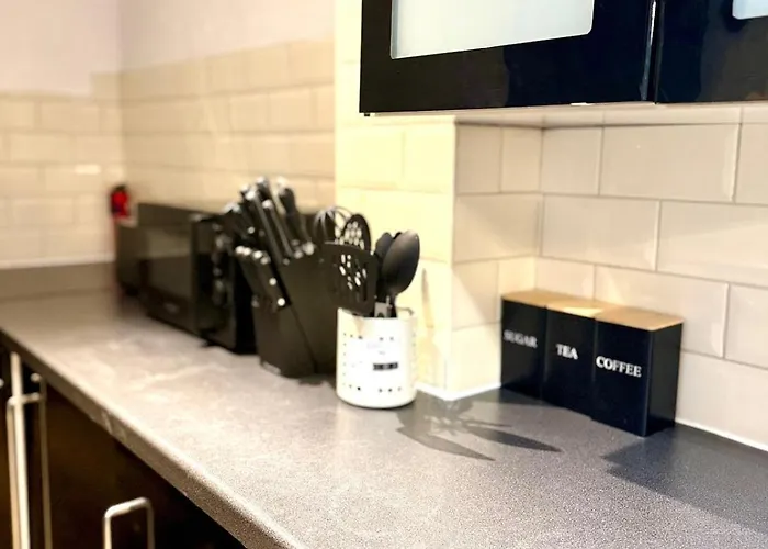 Modern And Comfy 3 Bed Near Etihad, Coop Live Arena And Centre 펜션 *