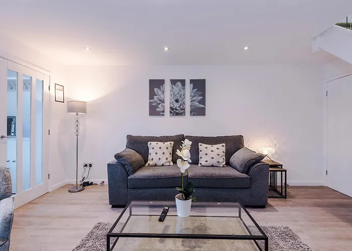 Stylish 2br House For 4 In With Parking Mánchester