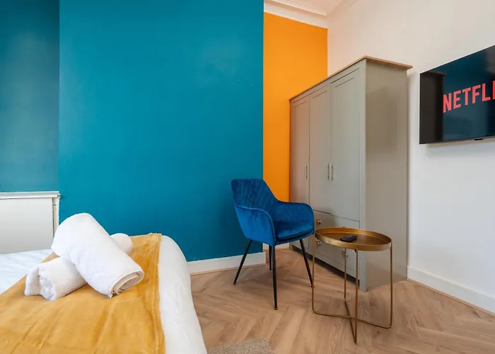 Exotic 4bd, Etihad, Coop Arena - Tv In And Outdoor Dining *