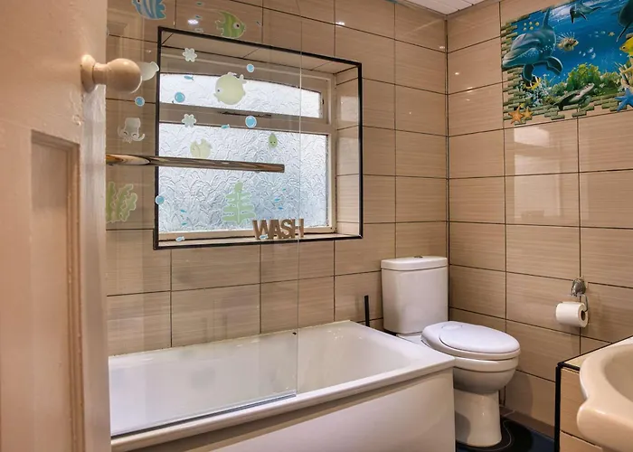 Сasa de vacaciones 3 Bedrooms Sleeps 7 Free Parking Mánchester