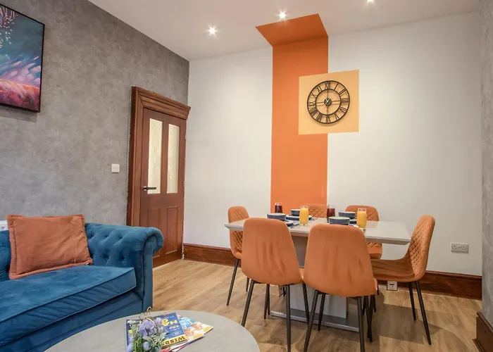 Modern & Spacious 4-bedroom Home, Family & Contractor Friendly,