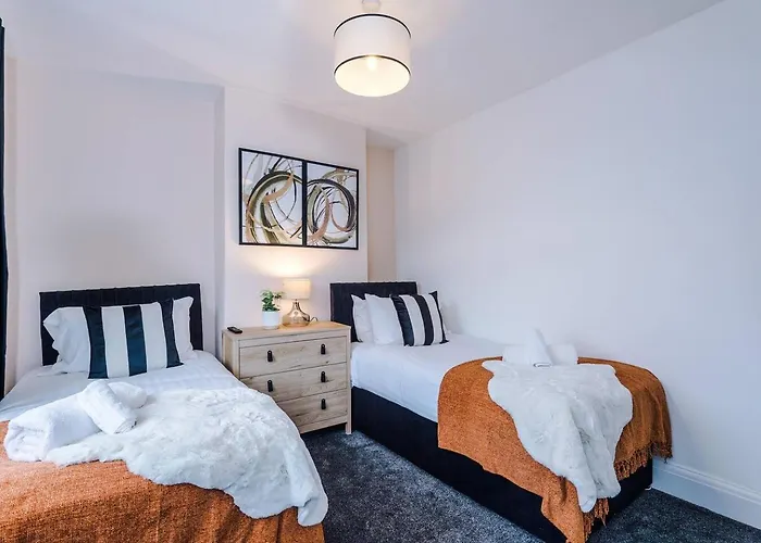 8min To Metrolink 20min To Etihad And Coop Live With Free Parking *