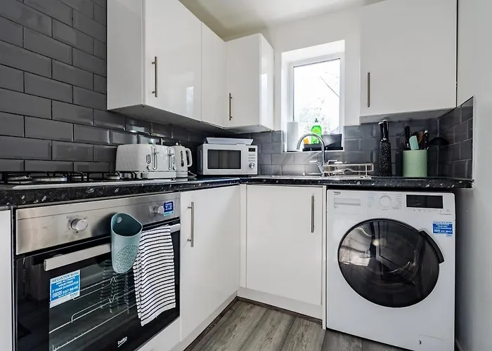 Stunning 2br House In Near Etihad And Coop Arena * Манчестер