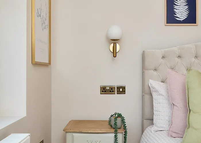 Stylish 4 Bed In Old Trafford Next To Mufc 맨체스터