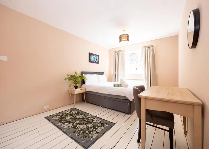 3-bed Didsbury M20 Parking Long *