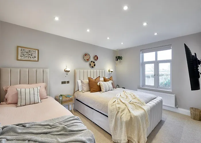 Stylish 4 Bed In Old Trafford Next To Mufc 펜션 맨체스터