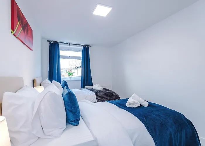 Pearl Reside - Sleeps 5, Free Parking & 5 Mins Centre *