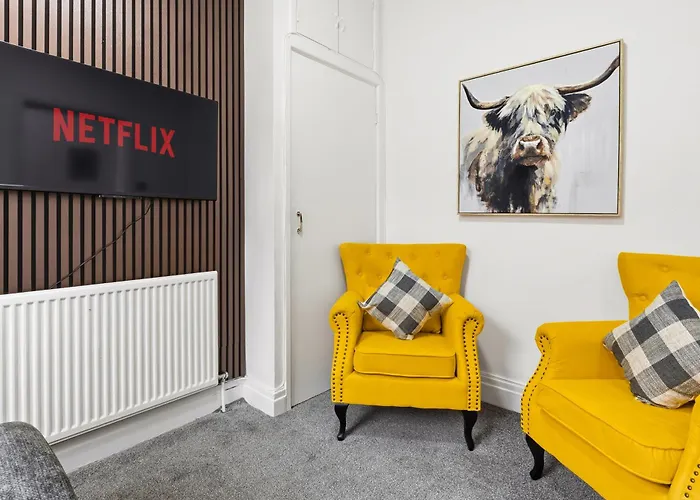 Dom wakacyjny Manchester 2 Bedroom 5 Beds House 10 Minutes Away From City Centre And Hospitals On Street Parking ,Great For Long Term Stays Contractors And Hospital Workers Manchester