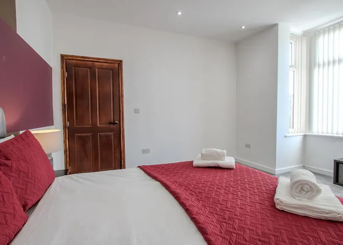 Modern & Spacious 4-bedroom Home, Family & Contractor Friendly, Feriehus