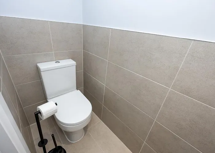 بيت للعطل Spacious 4br Perfect For Groups & Contractors مانشستر