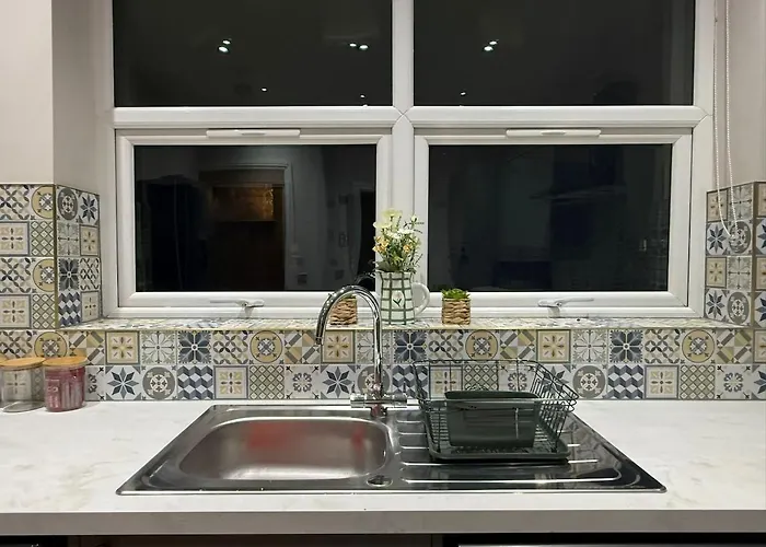 펜션 Large Luxury 4 Bedroom With Parking 맨체스터