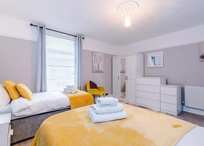 Ideal Group 3br House For 8 Parking