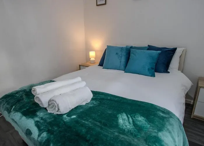 Modern 3br House - Quiet Clifton Area * Manchester