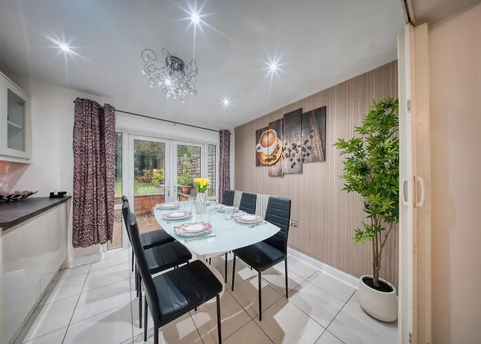 Tatil Evi 3 Bedrooms Sleeps 7 Free Parking