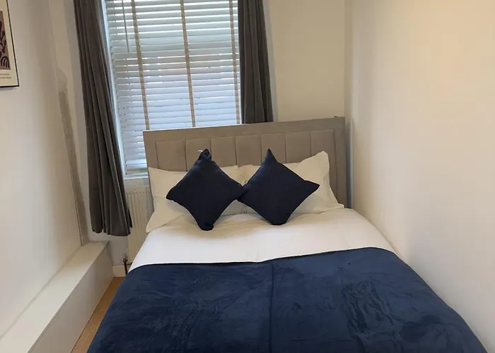Modern And Comfy 3 Bed Near Etihad And Coop Live Arena *