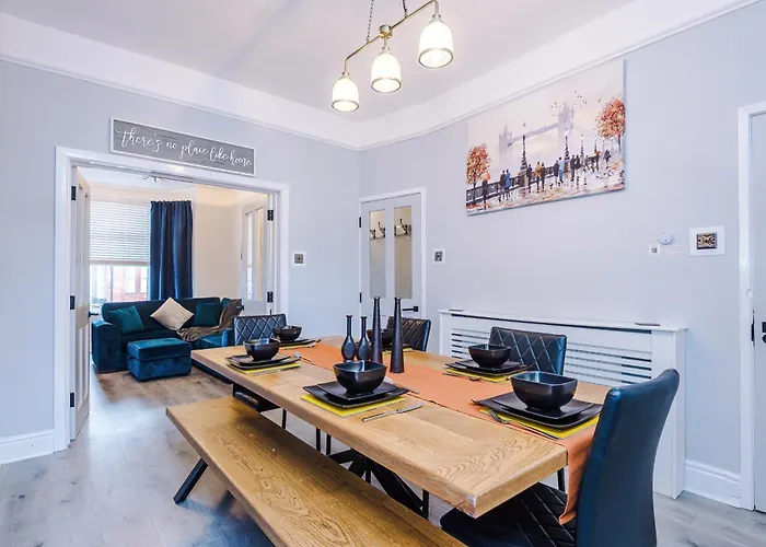 Ideal Group 3br House For 8 Parking * 맨체스터