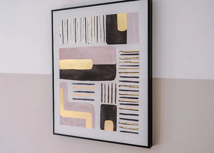 Stylish House In With Pool Table *