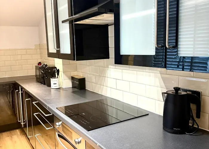 Tatil Evi Modern And Comfy 3 Bed Near Etihad, Coop Live Arena And Centre