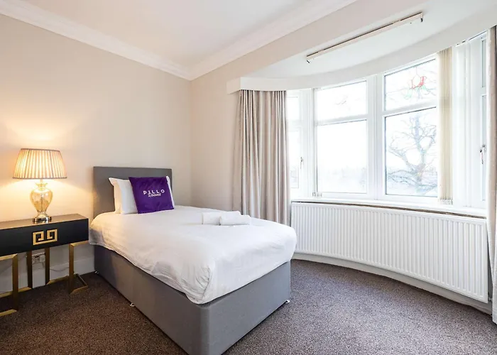 Detached House In Prestwich Sleeps 10 With Parking Holiday home Manchester