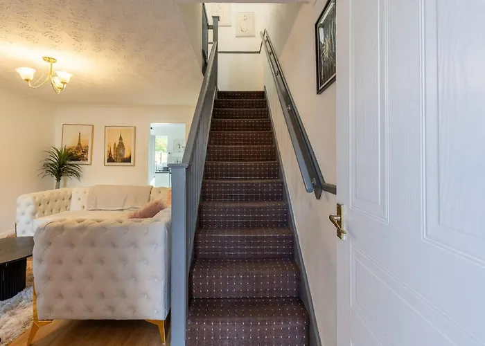 Holiday home 2br House Contractors Parking Wifi