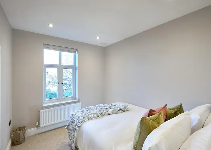 Stylish 4 Bed In Old Trafford Next To Mufc