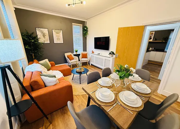 3br House Near Old Trafford With Games Sleeps 8 펜션 맨체스터