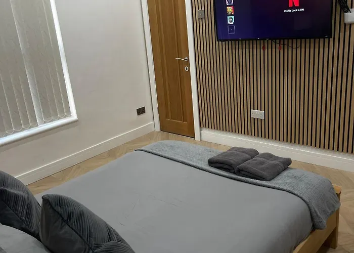 Guest house Hendham - Near Etihad Stadium, Coop Live Arena, National Cycling Centre & 24 Hour Asda Manchester