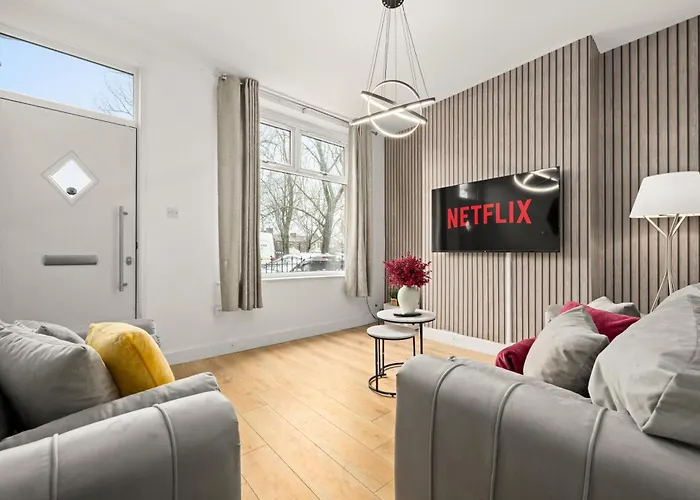 Modern And Comfy 3 Bed Near Etihad And Coop Live Arena