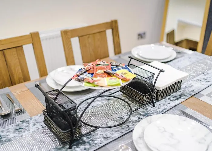 Sleeps 13, Free Parking, Near Etihad & C0-0p Live, 4br Dom wakacyjny Manchester