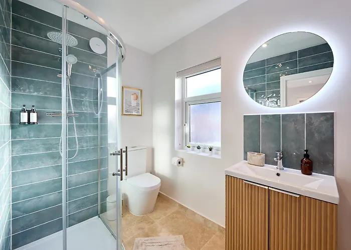 Stylish 4 Bed In Old Trafford Next To Mufc