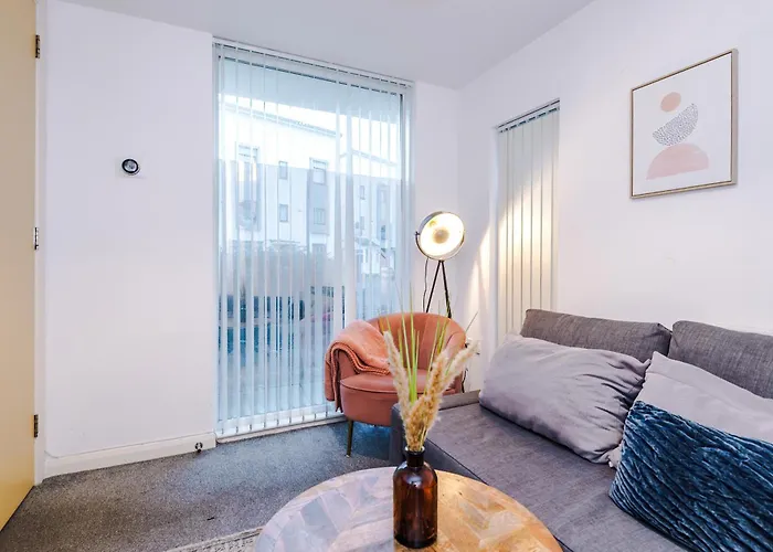 Stylish House In With Pool Table