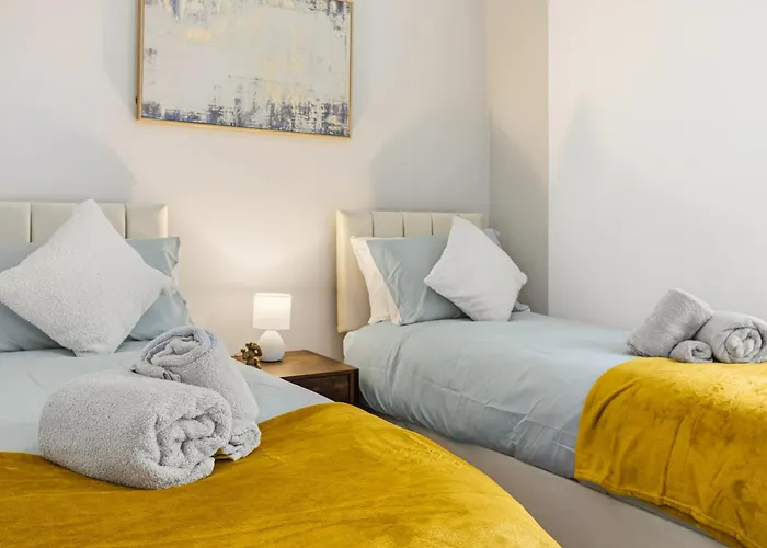 度假居 Manchester 2 Bedroom 5 Beds House 10 Minutes Away From City Centre And Hospitals On Street Parking ,Great For Long Term Stays Contractors And Hospital Workers 曼彻斯特