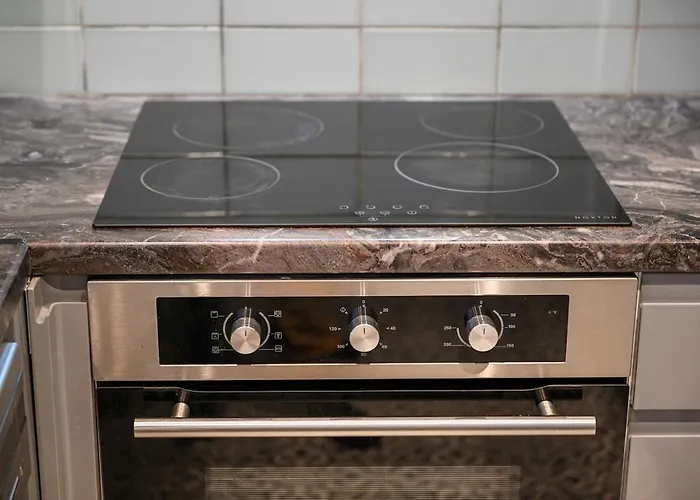 Contractors Stay-wi-fi-free Parking-22 Percent Off Monthly Manchester