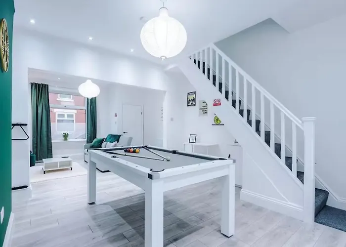 Modern 2-bed House Near Centre - Sleeps 6 맨체스터