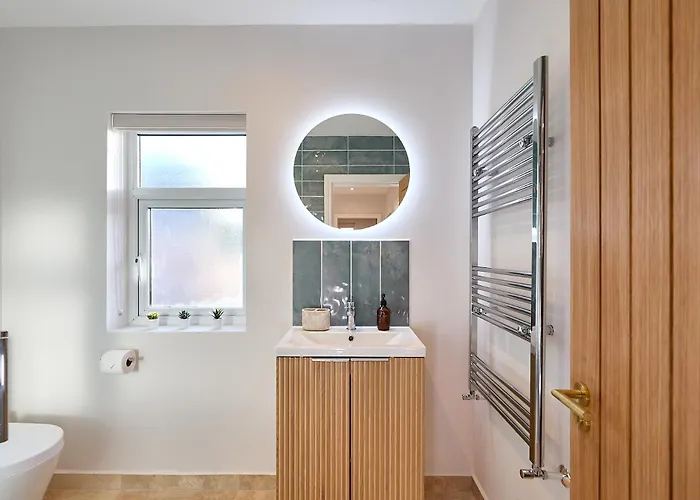 Stylish 4 Bed In Old Trafford Next To Mufc * 맨체스터