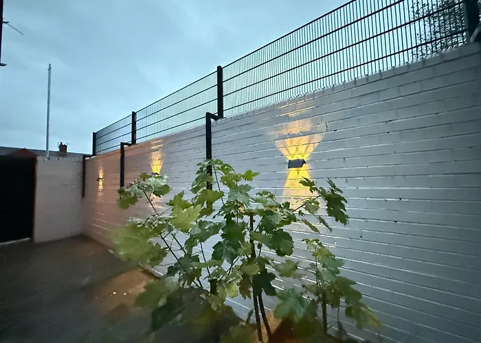 펜션 3br House Near Old Trafford With Games Sleeps 8 *