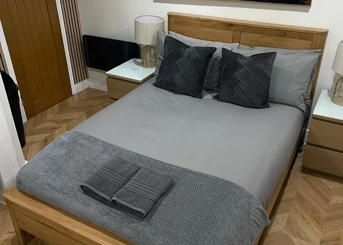 Hendham - Near Etihad Stadium, Coop Live Arena, National Cycling Centre & 24 Hour Asda *