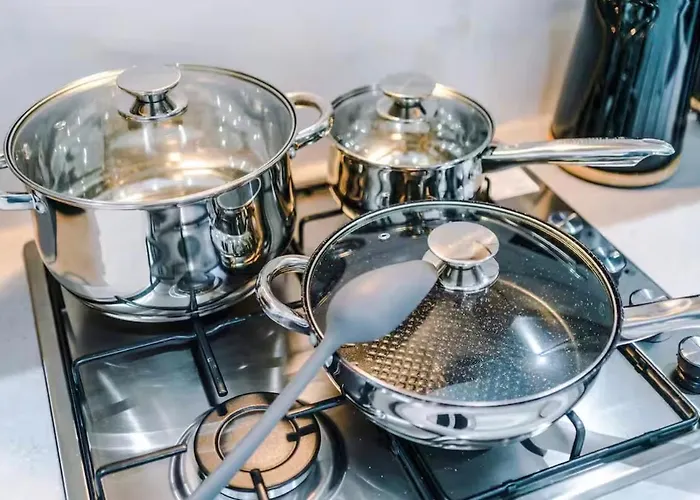 Modern 2-bed House Near Centre - Sleeps 6 펜션 맨체스터