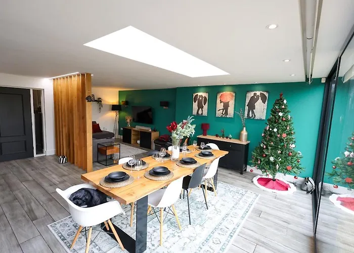 Stunning Family With Hot Tub In Worsley Mánchester