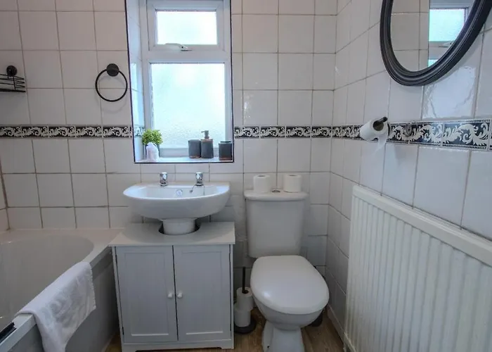 Modern 3br House - Quiet Clifton Area * Manchester