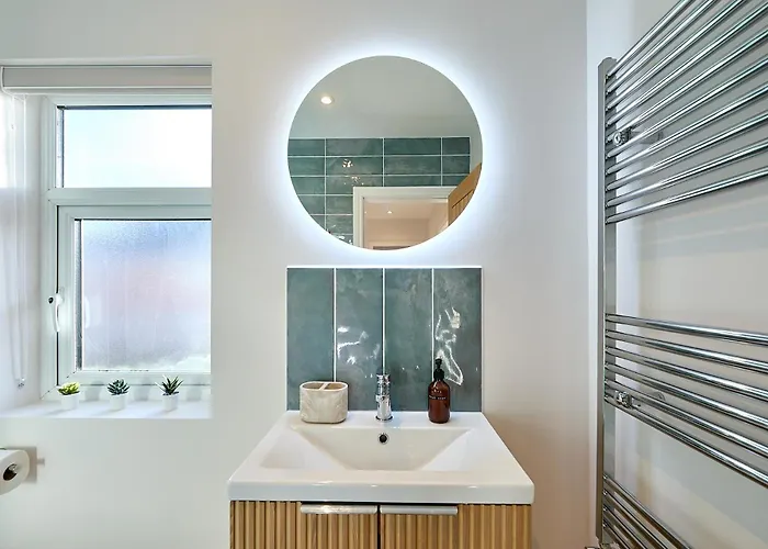 Stylish 4 Bed In Old Trafford Next To Mufc