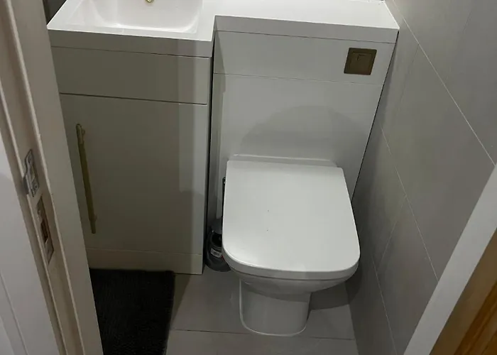 Hendham - Near Etihad Stadium, Coop Live Arena, National Cycling Centre & 24 Hour Asda בית הארחה