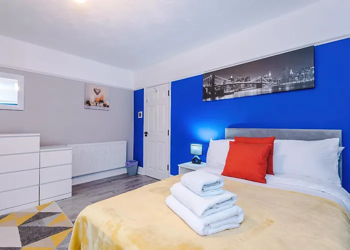 Ideal Group 3br House For 8 Parking Holiday home Manchester