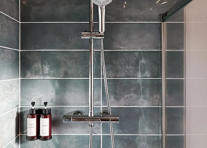 Stylish 4 Bed In Old Trafford Next To Mufc