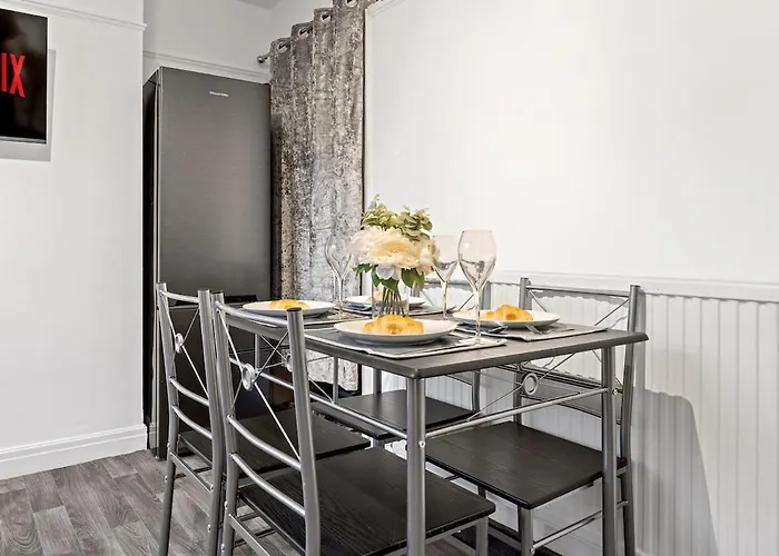 Luxury Group - - Sleeps 9 Semesterbostad Manchester