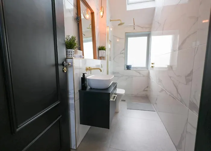 펜션 Stunning Family With Hot Tub In Worsley *