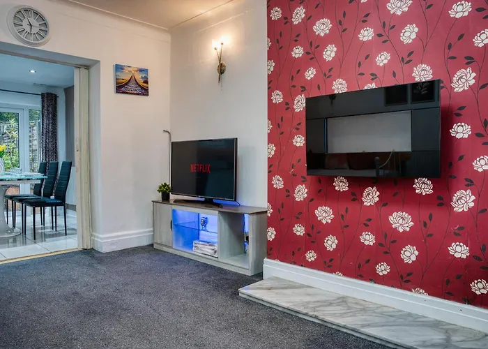 3 Bedrooms Sleeps 7 Free Parking Сasa de vacaciones