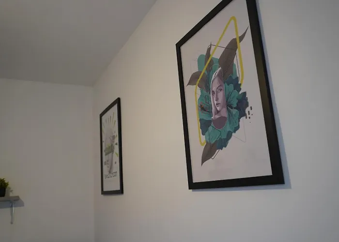 Spacious 3-bedroom Near Centre With Parking *